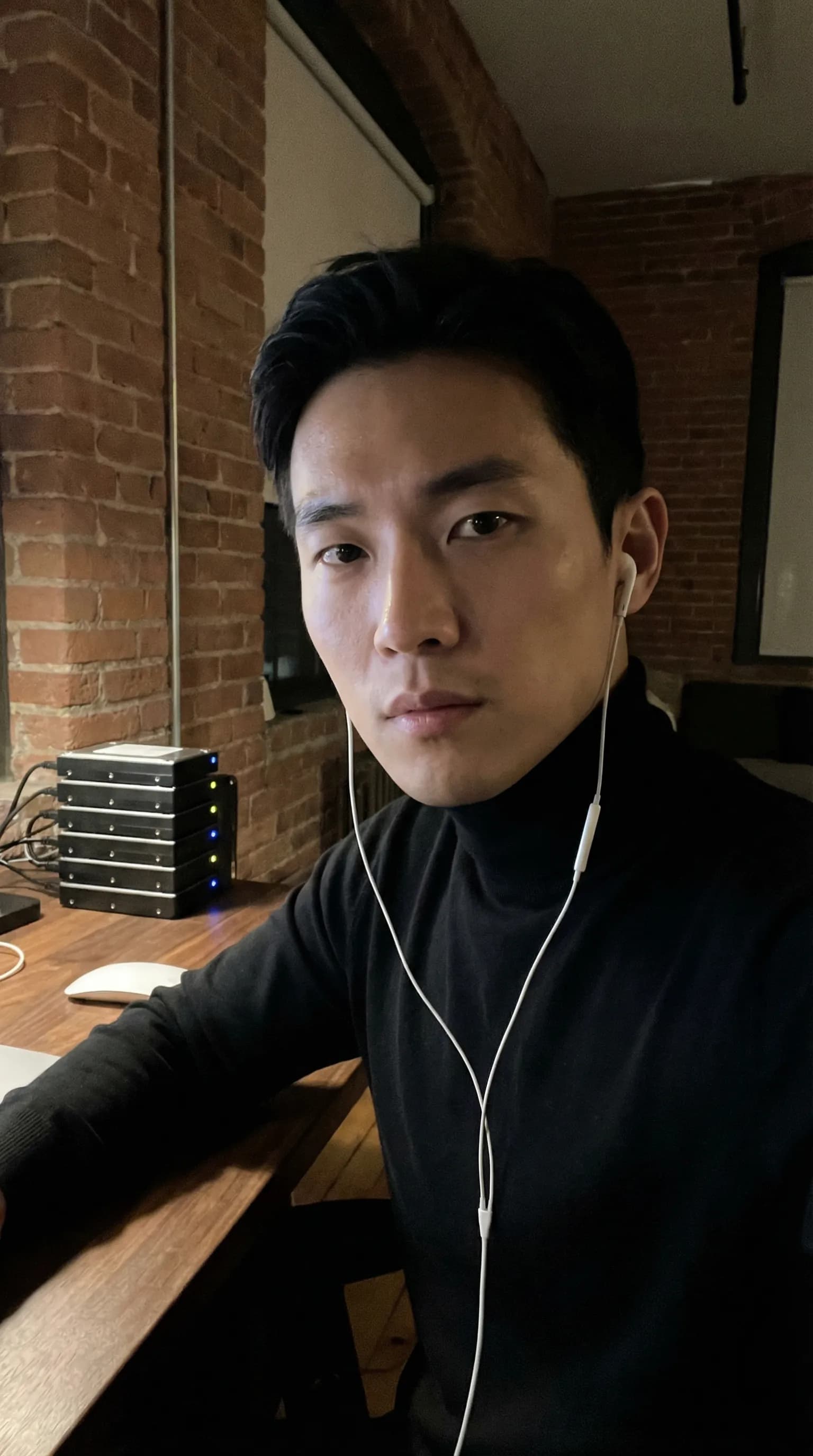 Synthesys AI TikTok ad generator for media buyers – combat creative fatigue with fresh angles daily
